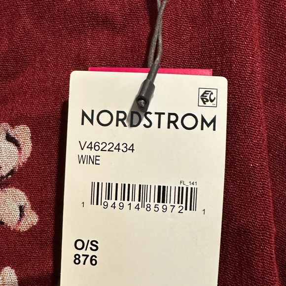 Vince Camuto Floral Topper - Picture 5 of 6